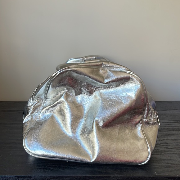 LORNA JANE | Rustic silver gym bag - Picture 5 of 12